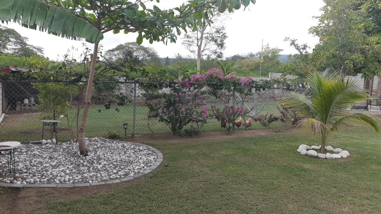 Modrians Bed & Breakfast Runaway Bay Exterior foto