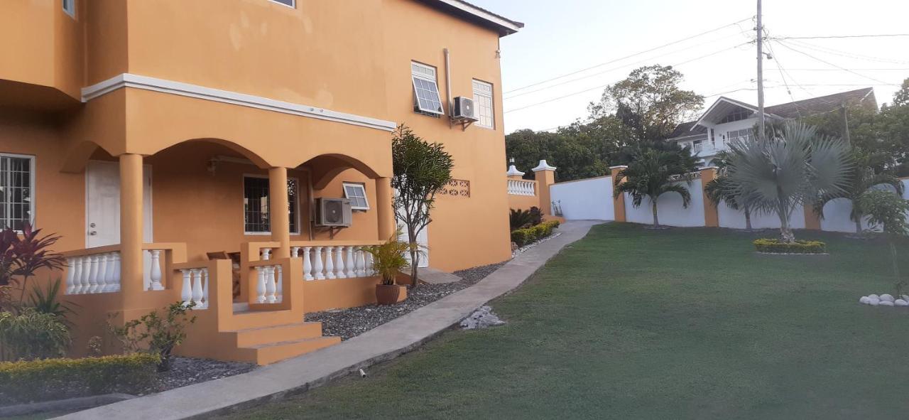 Modrians Bed & Breakfast Runaway Bay Exterior foto