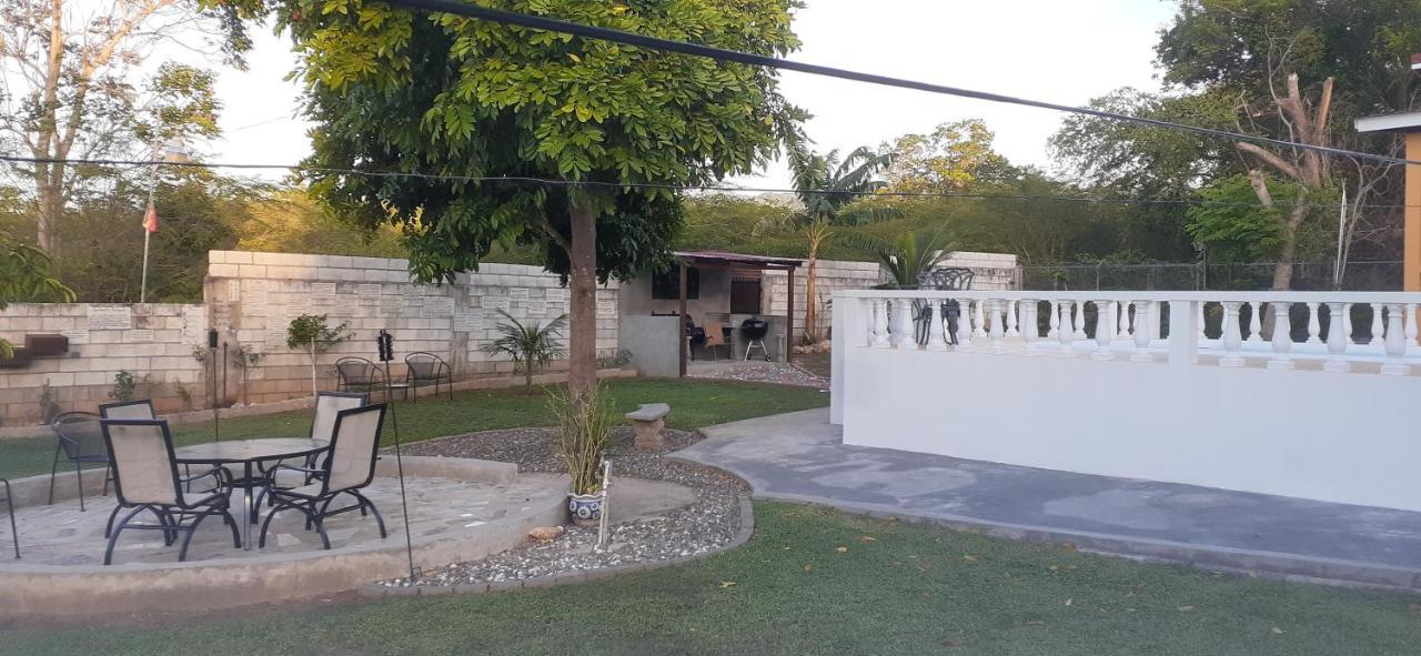 Modrians Bed & Breakfast Runaway Bay Exterior foto