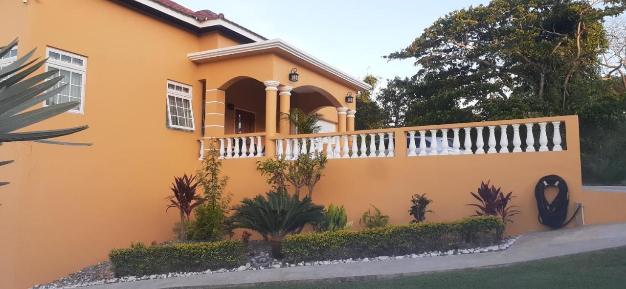 Modrians Bed & Breakfast Runaway Bay Exterior foto