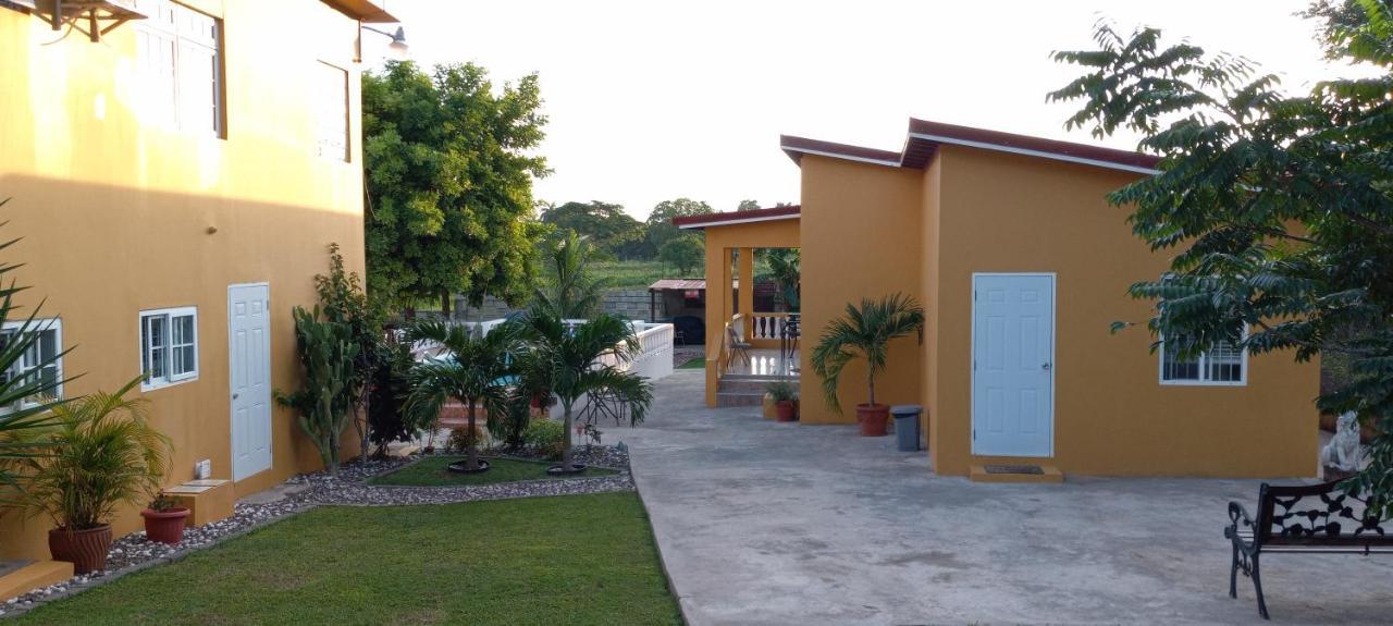 Modrians Bed & Breakfast Runaway Bay Exterior foto