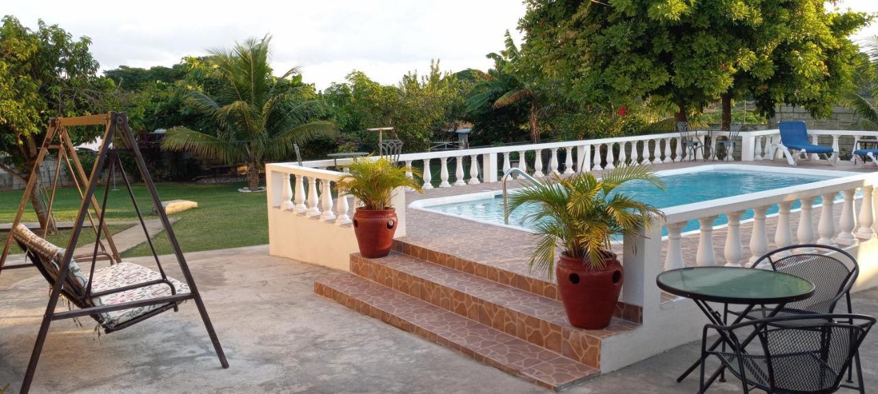 Modrians Bed & Breakfast Runaway Bay Exterior foto