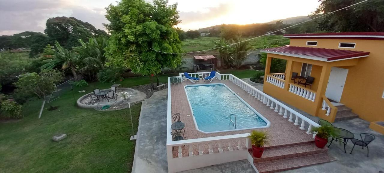 Modrians Bed & Breakfast Runaway Bay Exterior foto