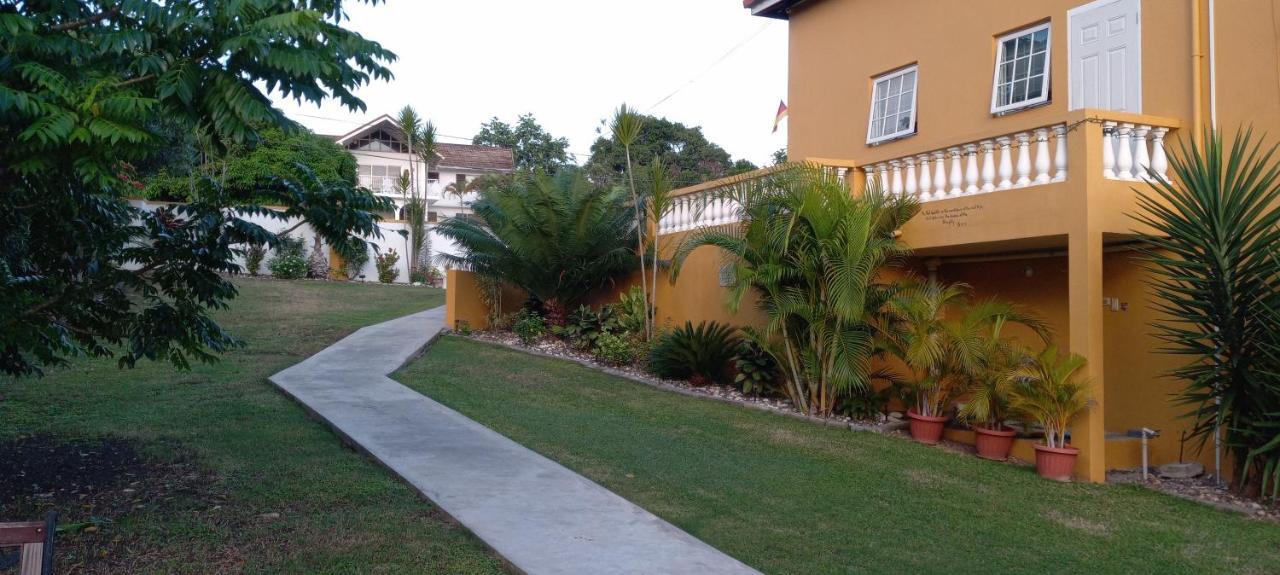 Modrians Bed & Breakfast Runaway Bay Exterior foto