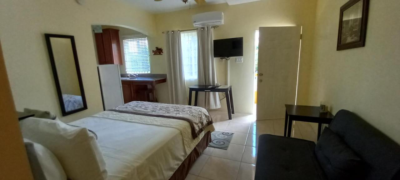 Modrians Bed & Breakfast Runaway Bay Exterior foto