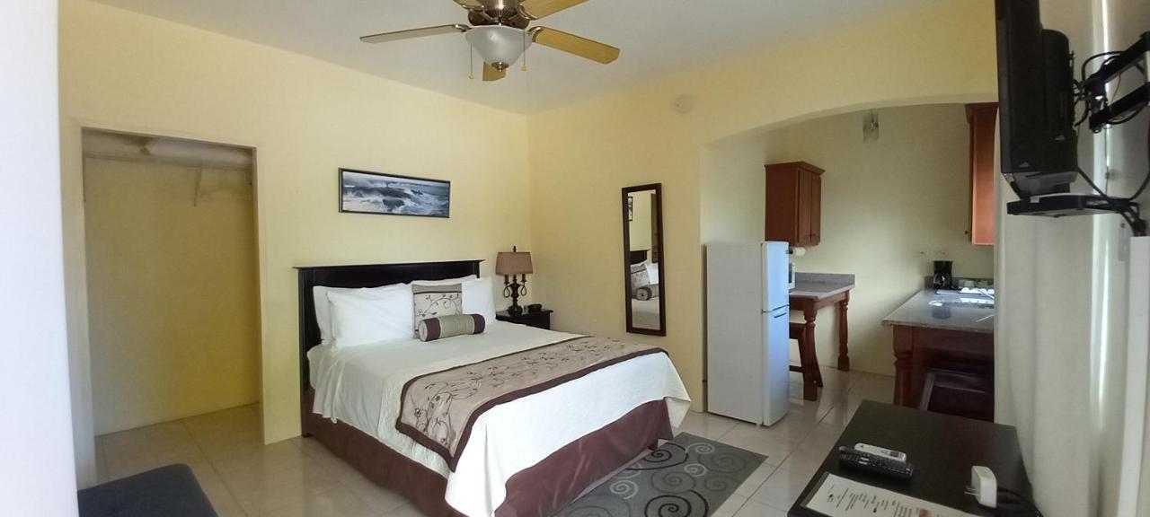 Modrians Bed & Breakfast Runaway Bay Exterior foto