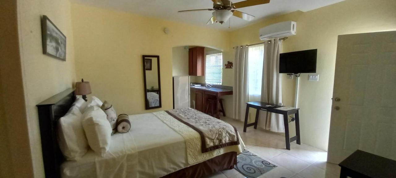 Modrians Bed & Breakfast Runaway Bay Exterior foto