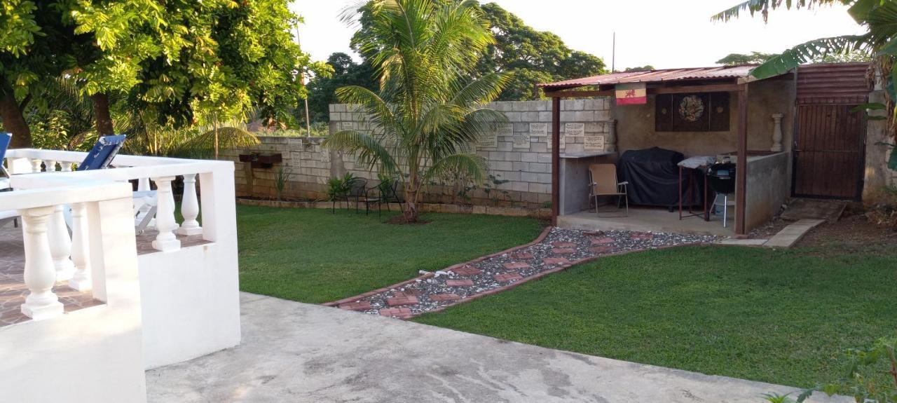 Modrians Bed & Breakfast Runaway Bay Exterior foto