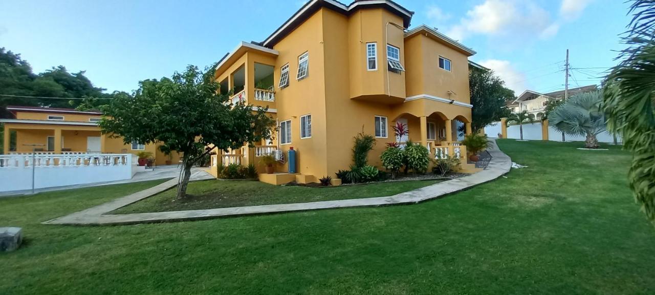 Modrians Bed & Breakfast Runaway Bay Exterior foto